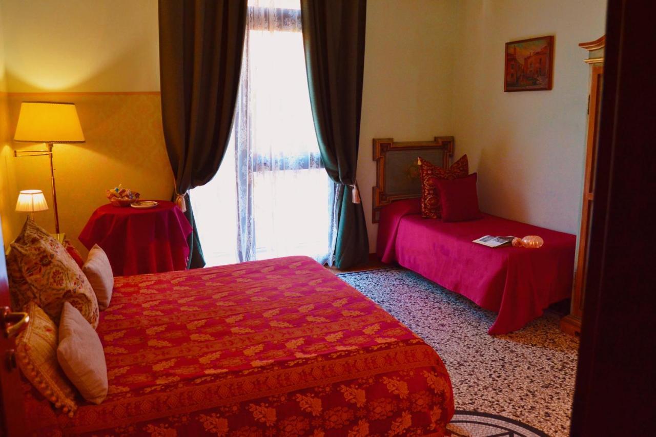 Camera Tripla con Bagno in Comune